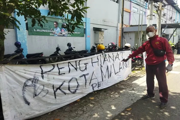 Sekolah Sepak Bola Aji...