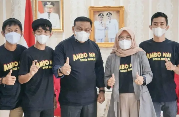 Bupati Bone Ajak Nonton...