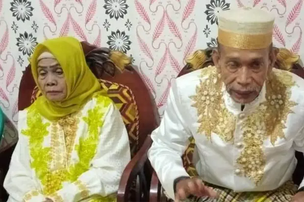 Kakek dan Nenek di Bone...