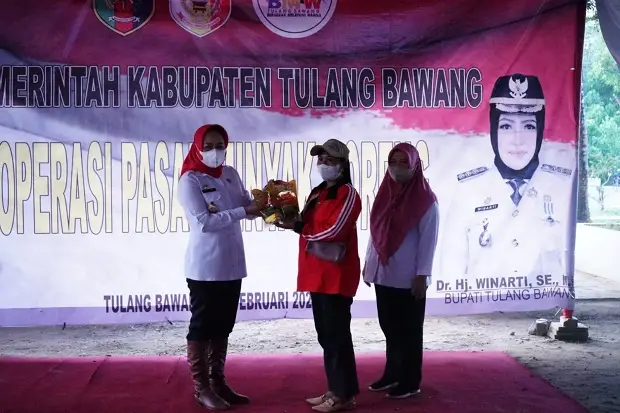 Bupati Winarti Melakukan...