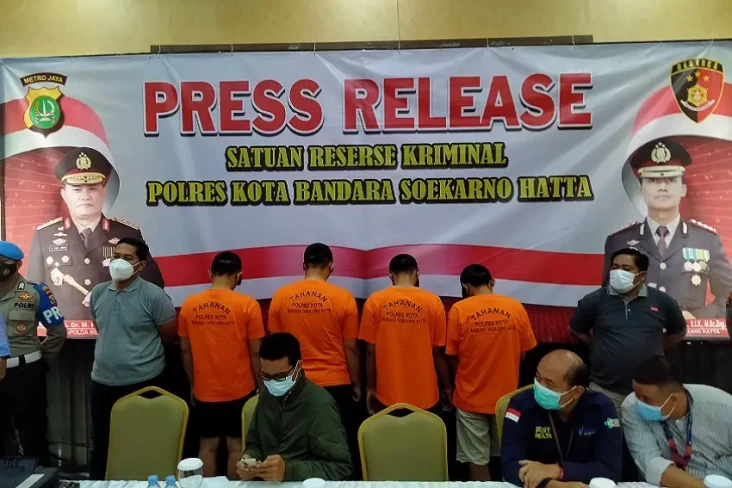 Polisi Gulung Komplotan...