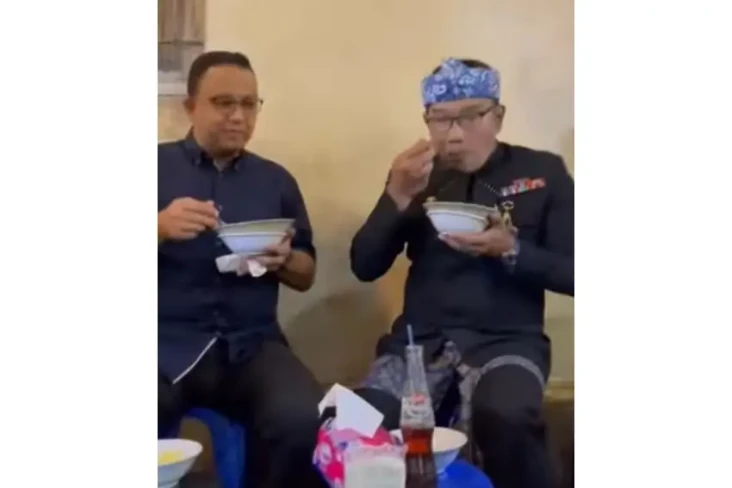 Makan Bubur di Jalan...