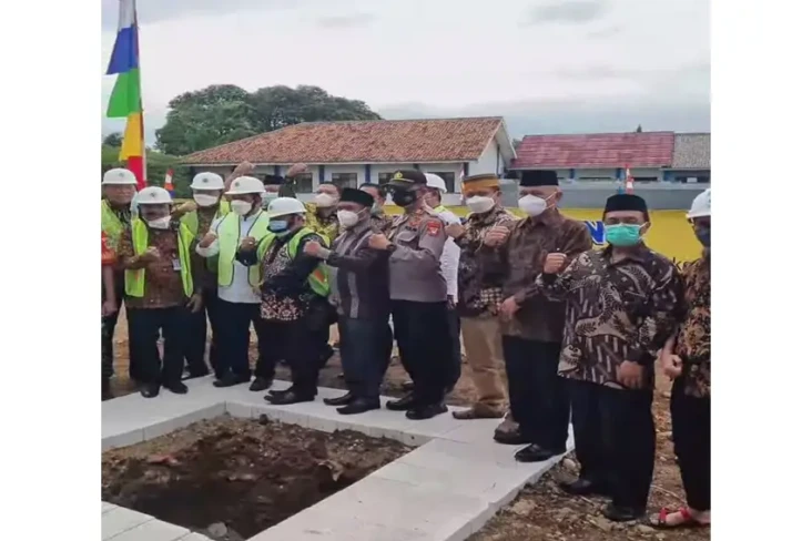 Plt Bupati Bekasi Hadiri...