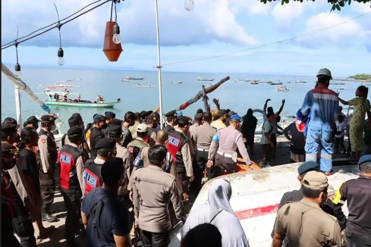 Penertiban Perahu Nelayan...