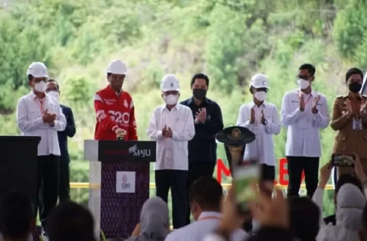 Presiden Jokowi Resmikan...