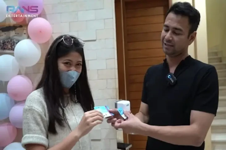 Raffi Ahmad Bagikan...