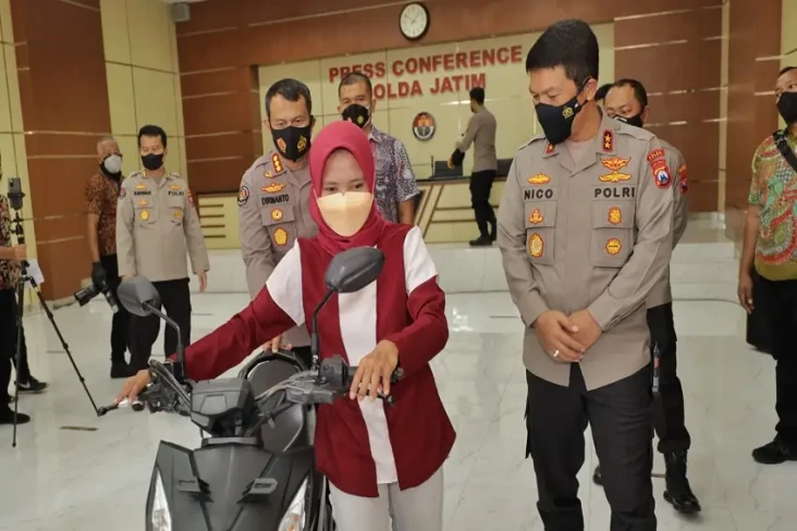 Kapolda Jawa Timur Kembalikan...