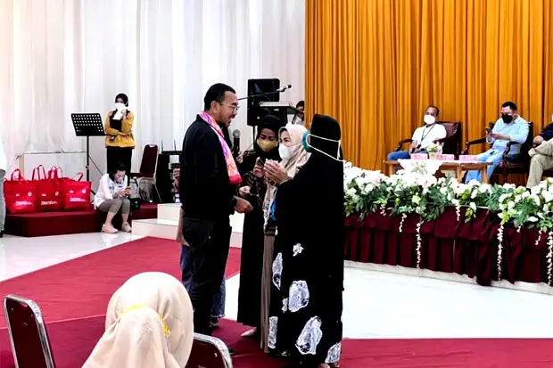 Puluhan Ribu Perempuan...