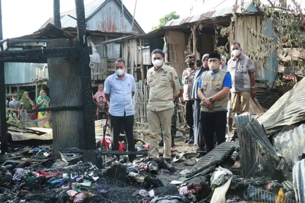 Rumah Warga Hangus Terbakar,...