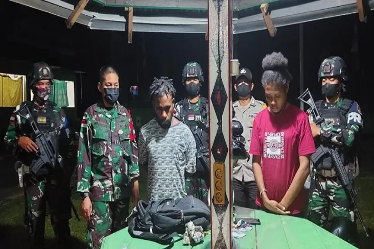 Pasukan Yonif 711 Penjaga...