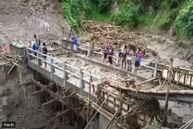 Jembatan Penghubung...