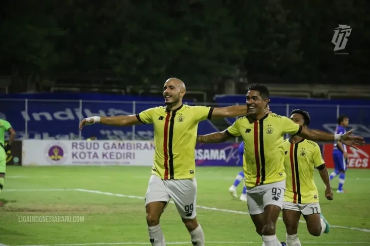 Persik Kediri Bentrok...