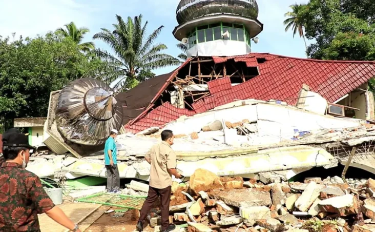 Kemenag Serahkan Rp2,35...