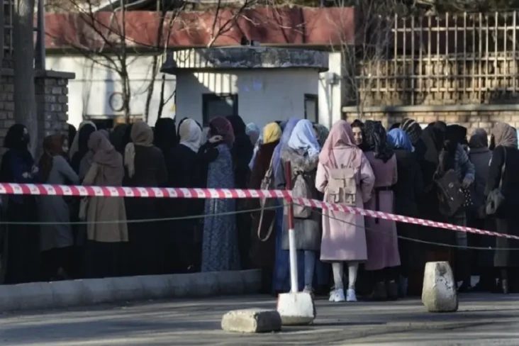 Universitas Kabul Kembali...