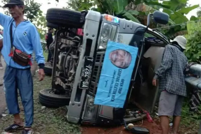 Kendaraan Wisatawan...