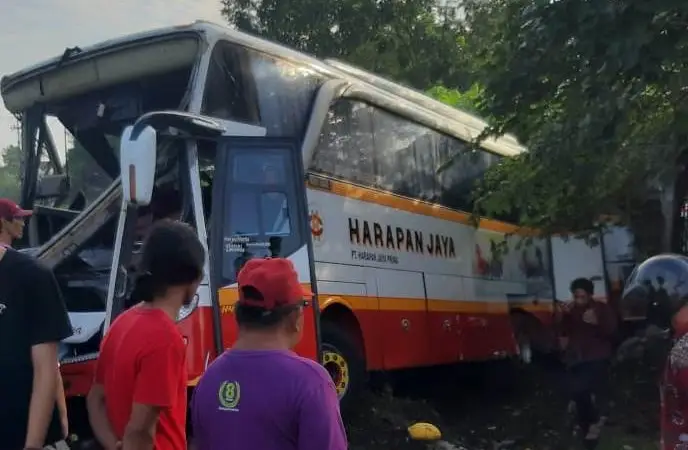 Niat Tamasya, Bus Pariwisata...