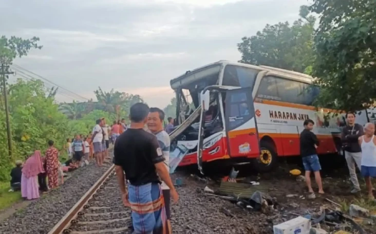 Penampakan Bus Pariwisata...