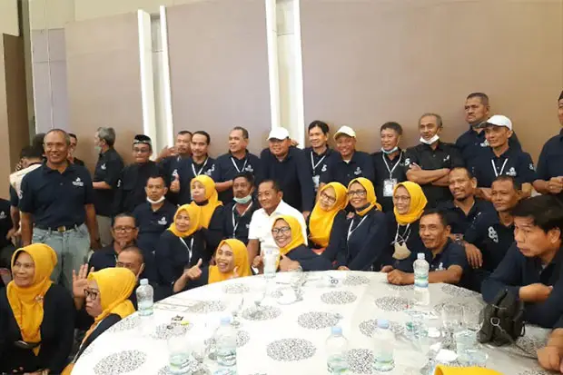 Mubes-Reuni Akbar, Andi...