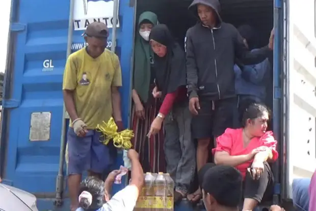 9.000 Botol Minyak Goreng...