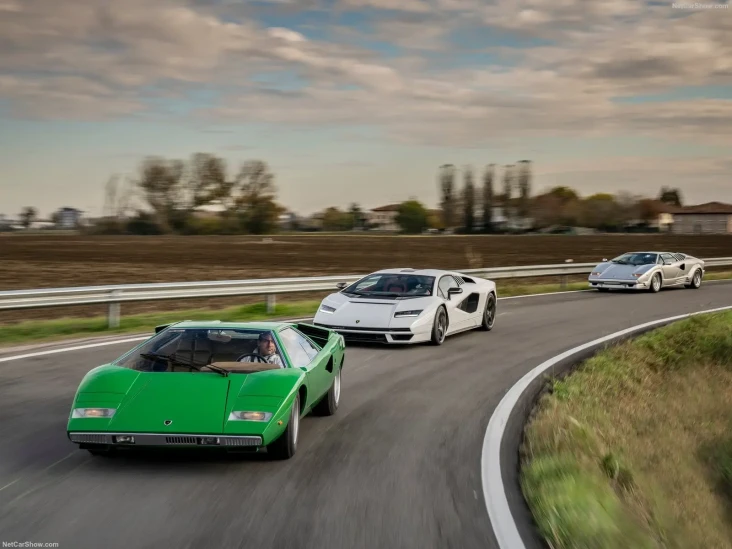 Laris Manis, Lamborghini...