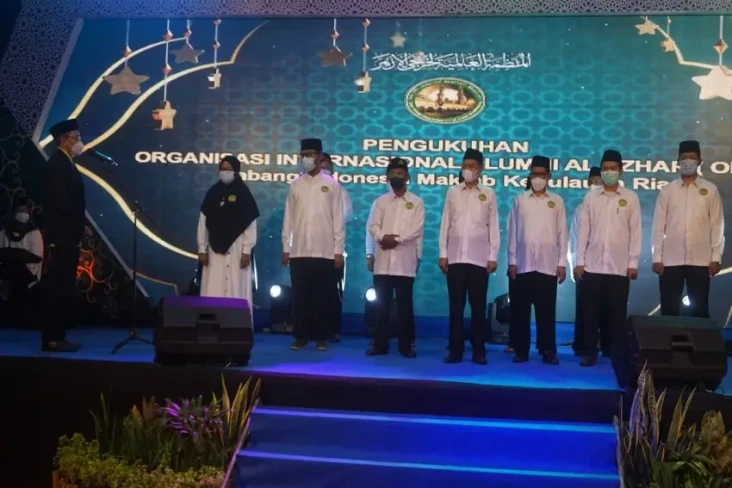 Hadiri Pelantikan Pengurus...