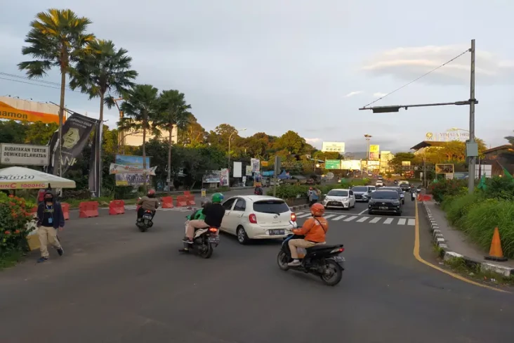 Macet Terurai, Jalur...
