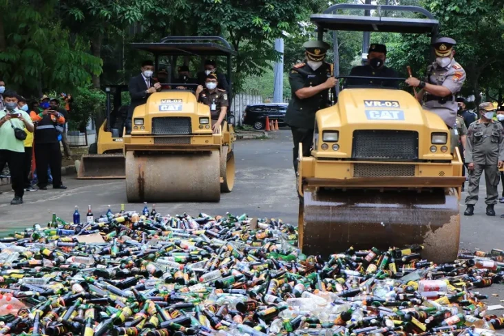 Pemkot Tangerang Musnahkan...
