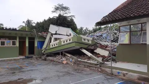 Dihuyur Hujan Sejak...