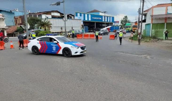 Kendaraan Sumbu Tiga...