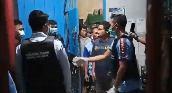 Penggeledahan Lapas...