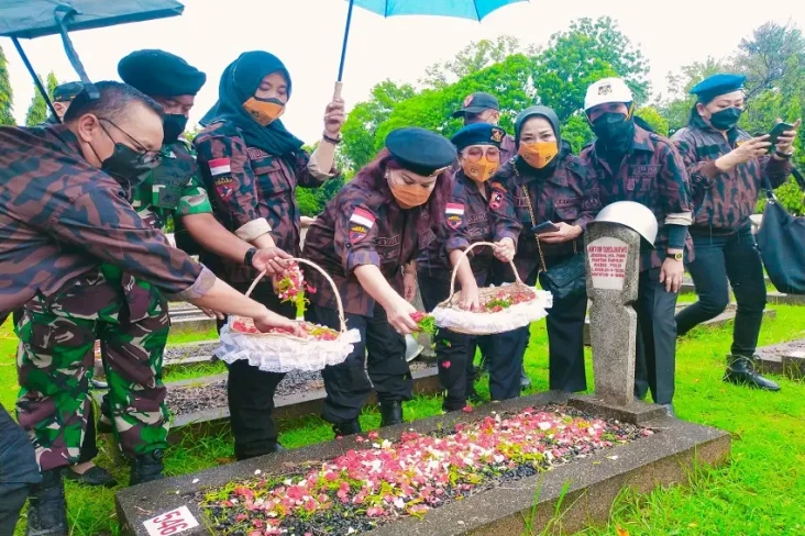 Peringati HUT ke-19,...