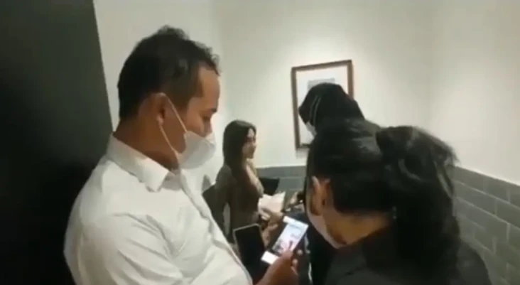 Asyik Live Bugil di...