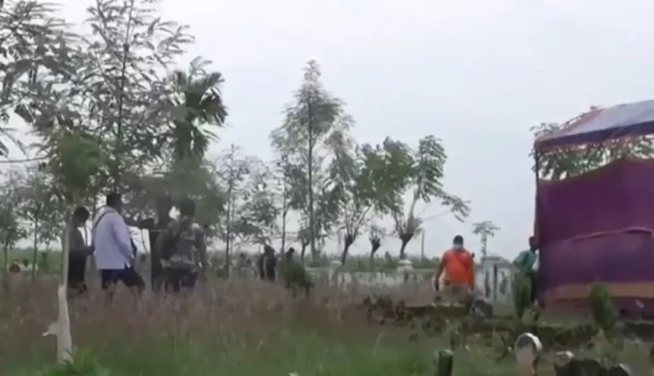 Makam Pria di Probolinggo...