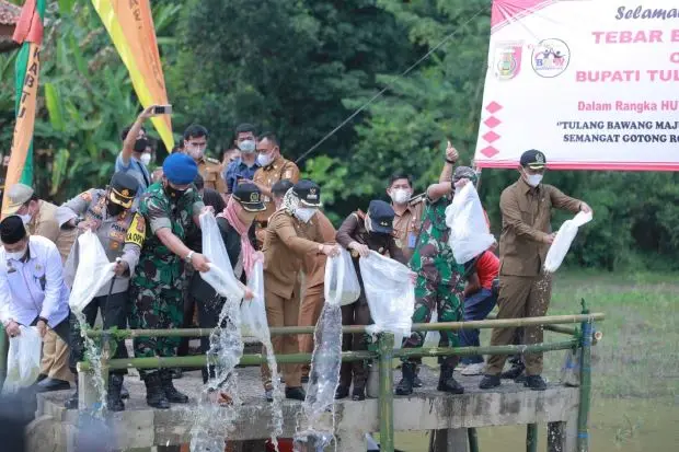 Bupati Winarti Tebar...