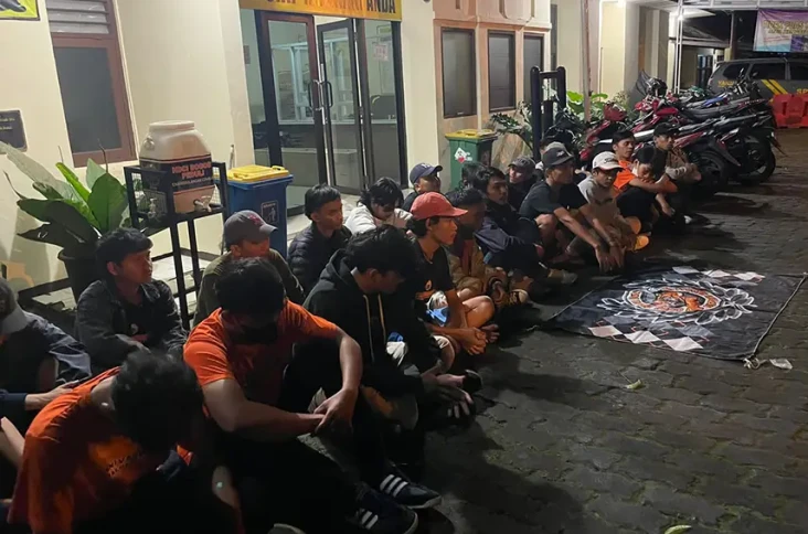 Terlibat Bentrok, Polisi...