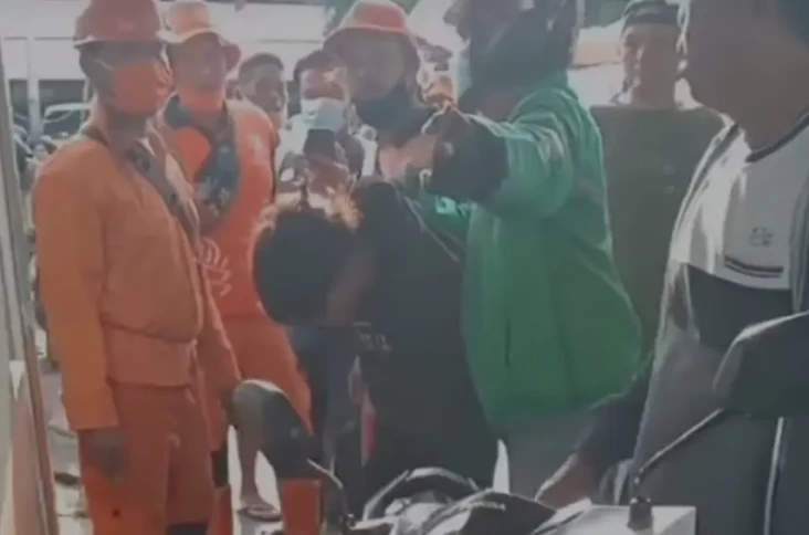 Kepergok Bobol Motor,...