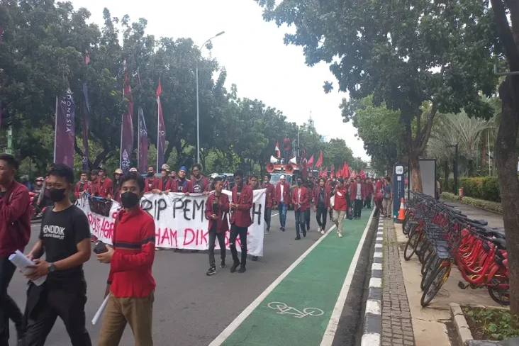 Massa IMM Beraksi di...
