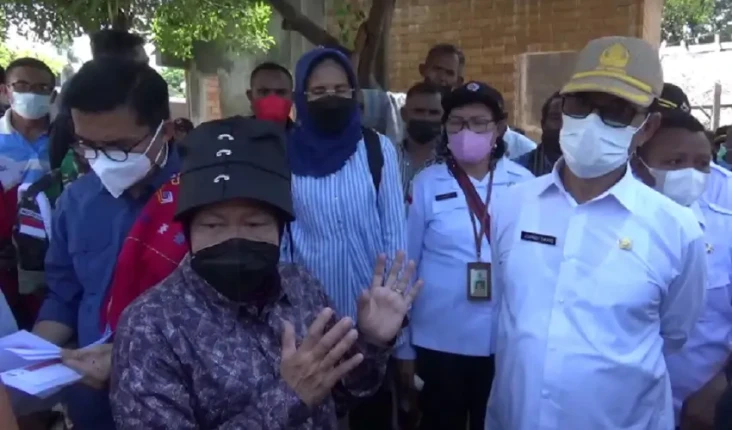 Mensos Risma Cek Rumah...