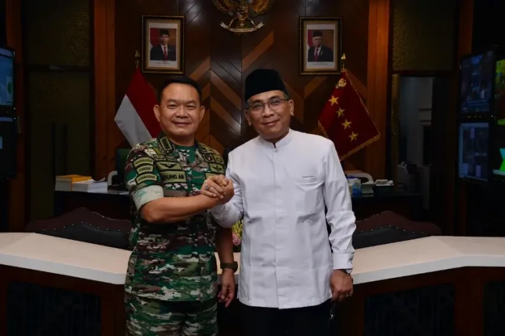 KSAD Dudung Terima Silaturahmi...