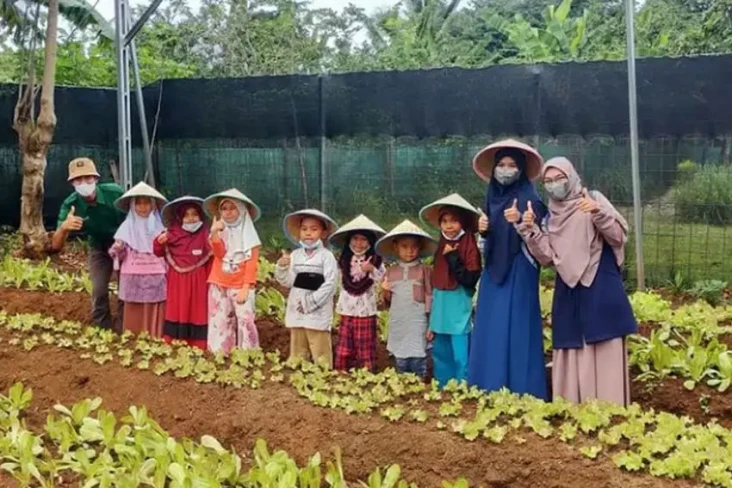 Santuni Anak Yatim,...