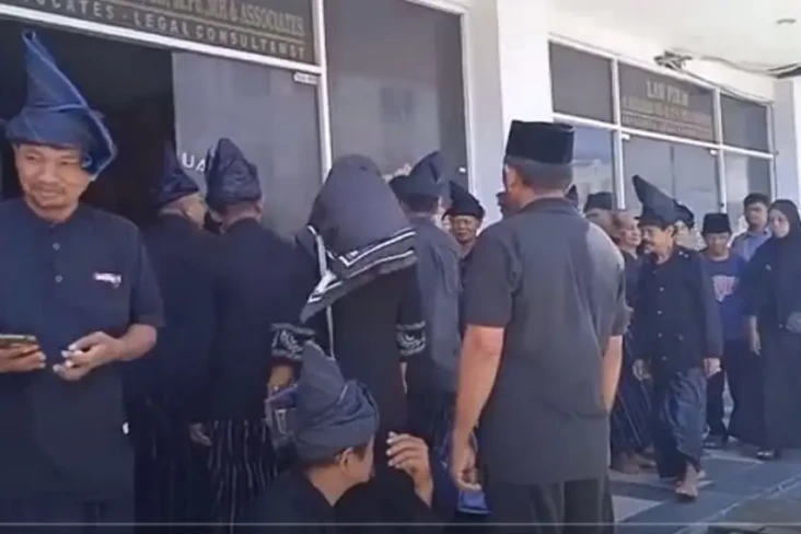 Warga Kajang Minta PT...