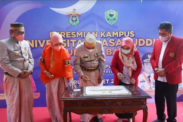 Unhas Resmi Hadirkan...