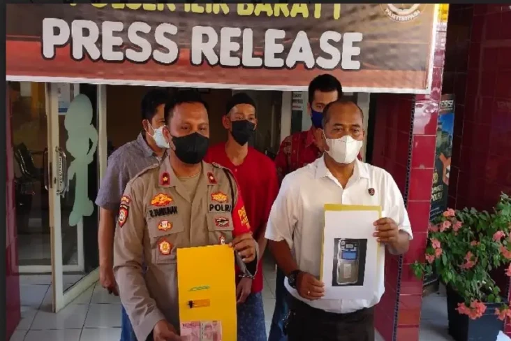 Sedang Asyik Transaksi...