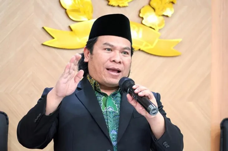 Beda dengan Cak Imin,...