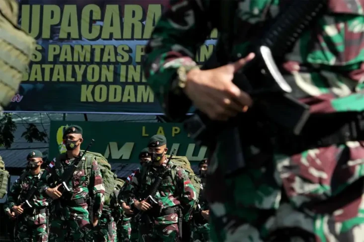 18 Anggota TNI dan 16...