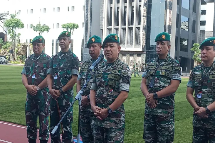 Perbedaan Seragam Baru...