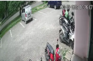 Hitungan Menit, Pria...