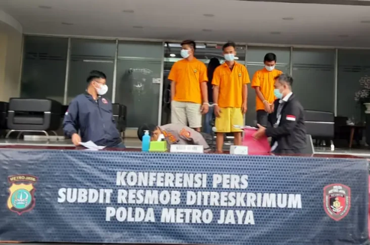 Tadah Hasil Pembegalan,...