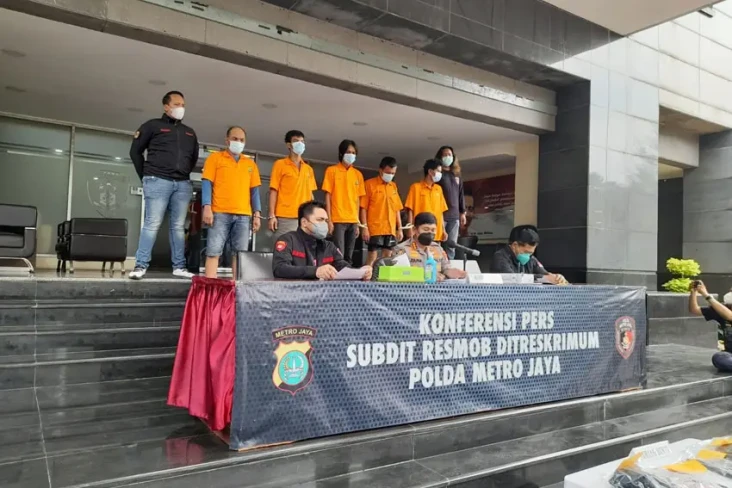 Perampok Beraksi di...