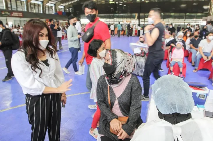 Puluhan Warga Antusias...